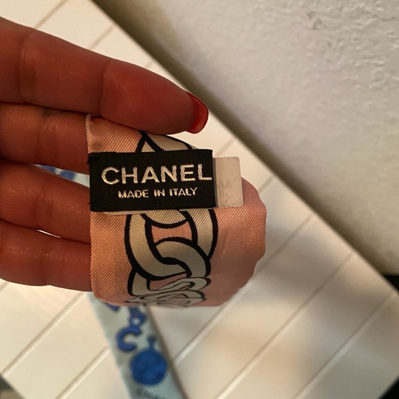 🔴SOLD🔴Authentic Chanel Bandeau Scarf Twilly - Picture 5 of 7